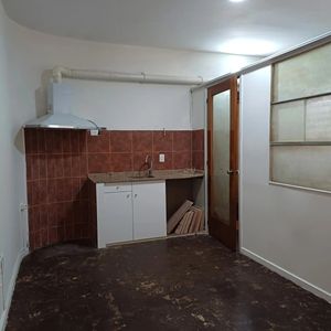 Alquiler De Apartamento En Ciudad Vieja, 1 Dormitorio, Cómodo Y Luminoso.