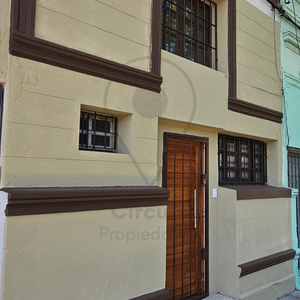 Apartamento Tipo Casa. Independiente, Con Parrillero, Sin Gastos Comunes.