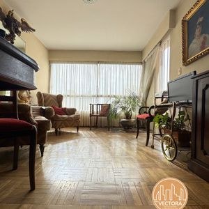 Vende Apartamento En Punta Carretas Al Frente / 3 Dormitorios, /2 Baños / Garaje