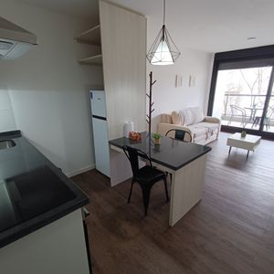 Precioso Apartamento. Con Muebles Y Equipamiento. Próximo A 18 De Julio Y Rambla.