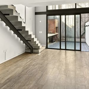 Alquiler En Punta Carretas, Duplex De 1 Dormitorio En Planta Baja, Patio Con Parrillero, Gastos Bajos