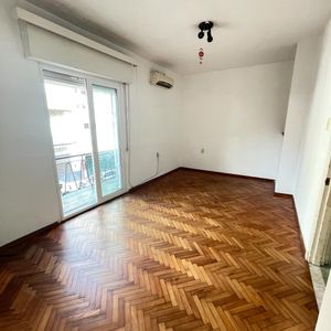 Dueño Vende Apartamento 2 Dormitorios. Al Frente Y A Pasos De La Rambla.