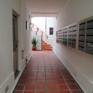 Pocitos,josé Lamas Y Libertad Casi Bv. España Y Bv.artigas. Planta Baja, Interior,buen Estado.35 M2.disponible