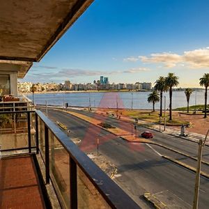 Punta Carretas - Frenta Al Mar - Venta Apartamento– 3 Dormitorios Y Servicio