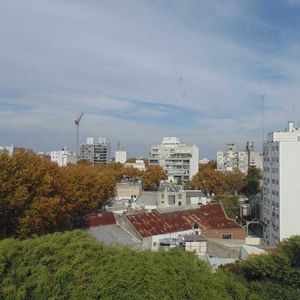 A Pasos Constituyente Y Jackson !!! Piso Alto C/vista Despejada 2 Dorm. Y Gge. G.com. Bajos !!!