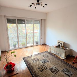 Apartamento En El Centro: Amplios Espacios Y Elegancia CLásica Con Mucha Iluminación.