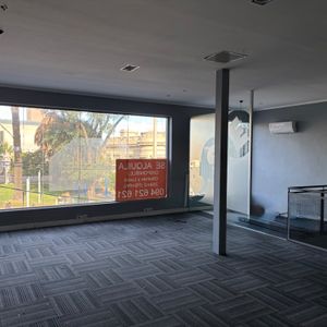 Exclusivo Local Comercial Con Visibilidad Premium Frente A Punta Carretas Shopping
