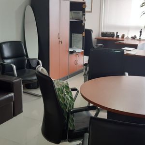 Alquiler Apartamento Con Garaje Para Vivienda U Oficina  Al Frente Portero Lavadero Ascensor