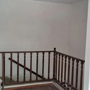 Alquiler Casa En Buceo De 2 Plantas, 4 Dormitorios, 2 Baños, Terraza Con Parrillero, 2 Cocheras