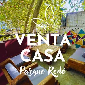 Vendemos Preciosa Casa Ph Independiente En Parque Rodó De 2 Dorm. + Garaje + Azotea Con Parrillero