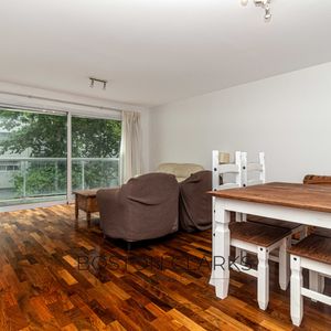 Apartamento De Dos Dormitorios En Alquiler En Pocitos