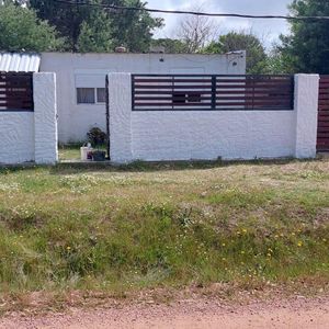 Se Vende Casa De Un Dormitorio A Una Cuadra De La Playa En Playa Pascual