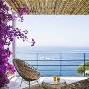 Moderna Casa Con Cocina Americana, Balcón Y Terreno Adyacente