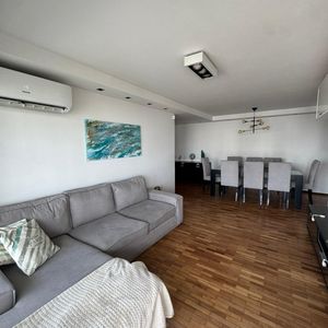 Venta Apartamento De 4 Dormitorios Y Garage Doble En Pocitos