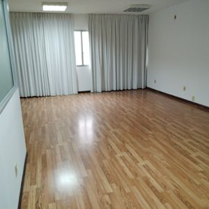 Apartamento Para Usos Varios De Comercio U Oficinas.colonia Y Gaboto. Amplio Salón Y 1 Privado, Baño Y Kitchenette