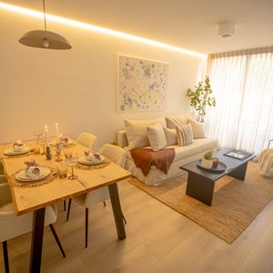21s - Apartamento 2 Dormitorios Con Balcón En Punta Carretas