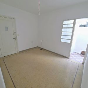 Apartamento En Planta Baja Con Patio, Un Dormitorio, Excelente Ubicación En Acevedo Diaz, La Comercial.