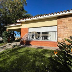 Alquiler Anual En Las Toscas Sur, Sobre Av Mario Ferreira, 3 Dorm, 2 Baños, Amplio Terreno. Inm Atlántida. Disponible A Partir De Agosto!