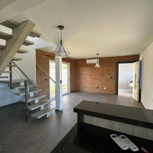 Casa De Tres Dormitorios A Pasos De La Rambla