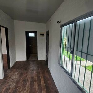 ML Propiedades Ofrece En Alquiler, Gran Padrón único 716 M2, Casa De 42 M2, 1 Dormitiorio De 16 M2, Jardin , Fondo, Entrada Lateral Vehicular, Próximo A Ruta Interbalnearia Sur.