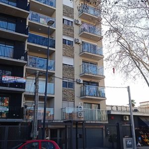 Apartamento Moderno De Un Dormitorio Excelente Ubicación, Sobre Av. Garibaldi A Metros De Av. Italia