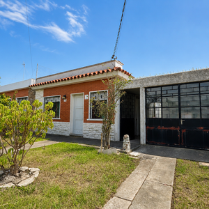 2 Casas + 1 Apartamento En Flor De Maroñas - Ideal Renta - 13% Aprox