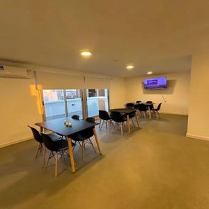 Apartamento En Alquiler: 1 Dormitorio, Ubicación Privilegiada En Tres Cruces