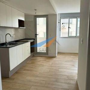 Alquiler Apartamento 1 Dormitorio En Tres Cruces! Patio. Bajos Gastos Comunes.