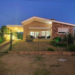 Alquiler  Frente Al Mar En Playa Grande, Piriápolis Con Jacuzzi Privado