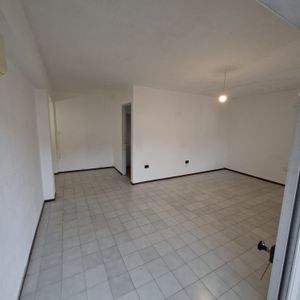 Alquiler | Apartamento 2 Dormitorios, 1 Baño A 1 Cuadra De La Rambla En Buceo