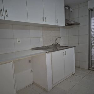 Casa En Alquiler, 2 Dormitorios Y Patio, En Villa Dolores.