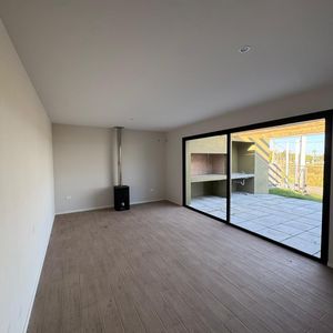 Venta Casa En Lagomar, 2 Dormitorios, Parrillero Y Cochera!