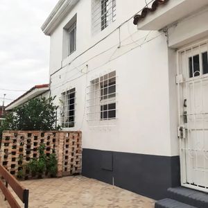 Casa Dúplex En Alquiler, 3 Dormitorios, En La Blanqueada.