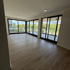 Estrene En Barrio Parques Amplio 2 D Patio Y Jardín U$s 2000