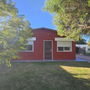 Excelente Padrón único, De Lo Que No Hay, óptimas Condiciones De Habitabilidad, 2 Construcciones Dentro Del Mismo Padrón, 2 Dormitorios Y 2 Baños Totales, Hermoso Jardín, Fondo Con Parrillero, Cochera Techada, Portón Automático.