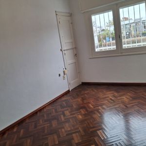 Alquiler Apartamento Dos Dormitorios Avenida Italia Y Propios Al Frente Planta Alta Balcón Sin Gastos Comunes