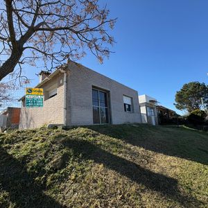 Alquiler Anual Parque Del Plata Sur Sobre Calle C 108pp