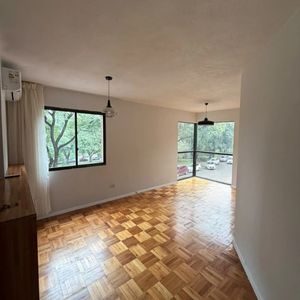 Exquisito Apartamento De 1 Dormitorio En Alquiler, Estratégicamente Ubicado Sobre Canning, Con Vistas Privilegiadas Al Parque Batlle, Garantizando Luminosidad Excepcional.