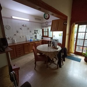 Venta 5 Dormitorios, Patio Garage Y Parrillero
