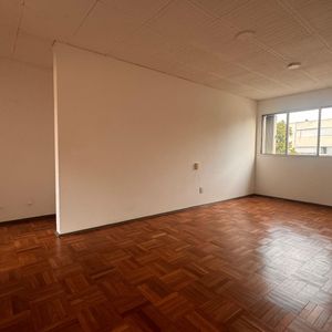 Apartamento De Tres Dormitorios, Cómodo Y Luminoso. Totalmente Actualizado, Pronto Para Ingresar