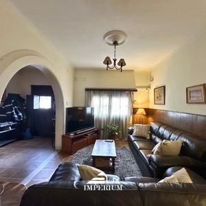 Casa De 3 Dormitorios En Venta Sobre Camino Castro – Prado
