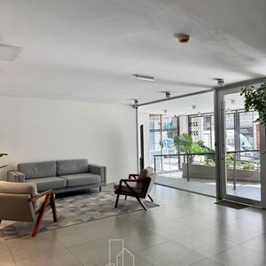Amplio Apartamento En Alquiler A Pasos De Tres Cruces Y La Española.