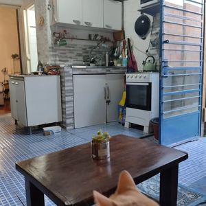 Alquiler En La Comercial De 1 Dormitorio, Por Escalera Interior, Gastos Bajos