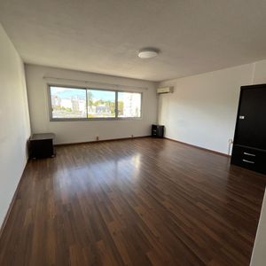 Moderno Estudio En Alquiler Con Vistas Panorámicas Y Cocineta Funcional - $22.500