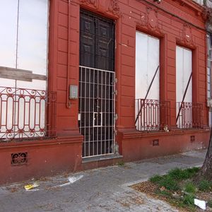 Inversionistas , A Reciclar , 180 M2 Buena Luz A Una De Gral Flores Y De Reus