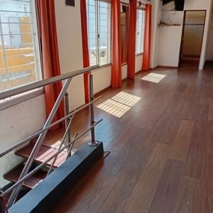 Alquiler Casa En Reducto, 3 Dormitorios, 3 Baños, 2 Plantas, Cochera, Estufas A Leña