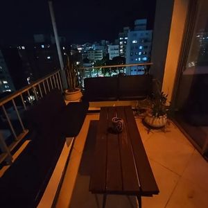 Venta Penthouse En Pocitos, Mono Ambiente Amueblado, Piso 10, Terraza, Porteria