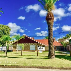 Residencia De Una Planta Con Excelente Ubicación En Carrasco