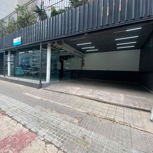 Exclusivo Alquiler De Local Comercial Estratégicamente Ubicado En La Intersección De Avenida 8 De Octubre Y 18 De Julio.