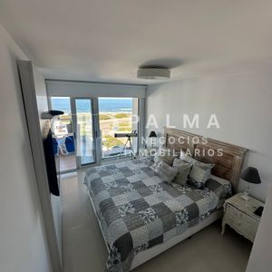 Excelente Apartamento De 2 Dormitorios Con Vista Panoramica A Playa Brava